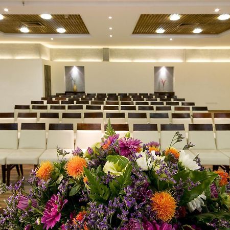 Arena Hotel By The Beach Bat Yam Esterno foto