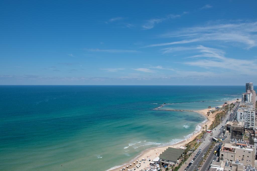 Arena Hotel By The Beach Bat Yam Esterno foto