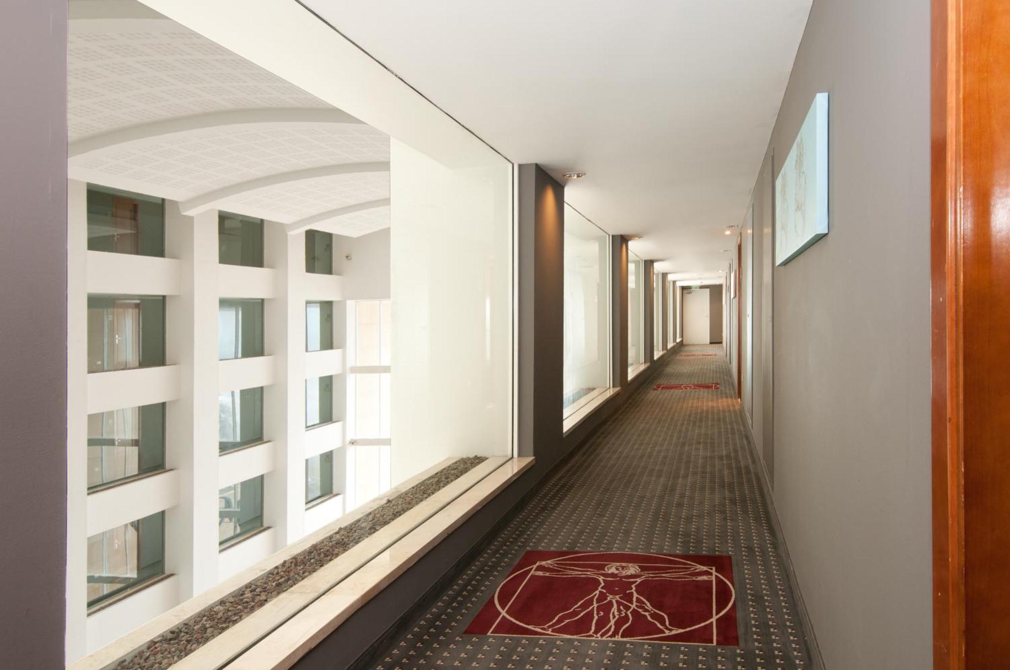 Arena Hotel By The Beach Bat Yam Esterno foto