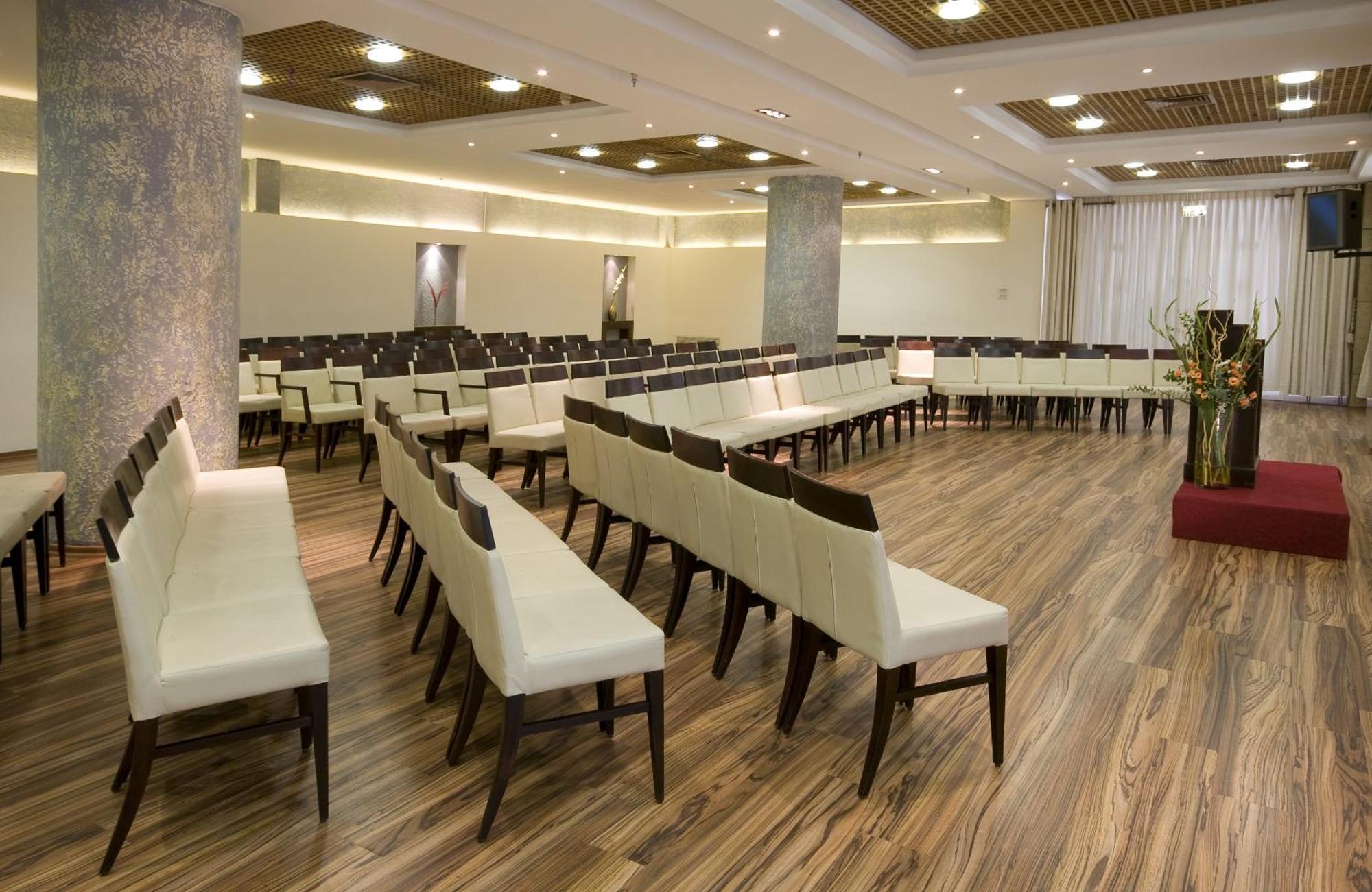 Arena Hotel By The Beach Bat Yam Esterno foto