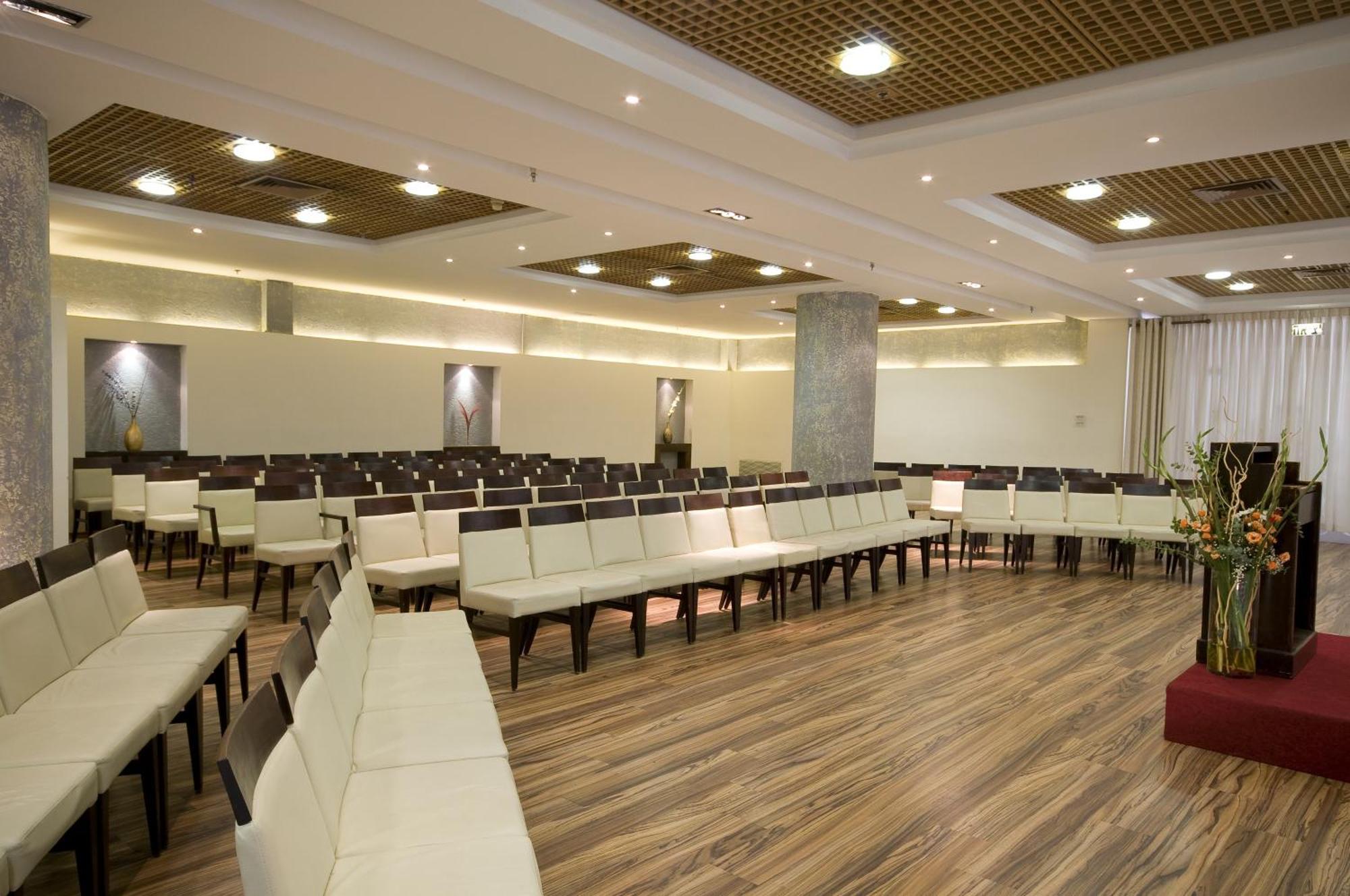 Arena Hotel By The Beach Bat Yam Esterno foto