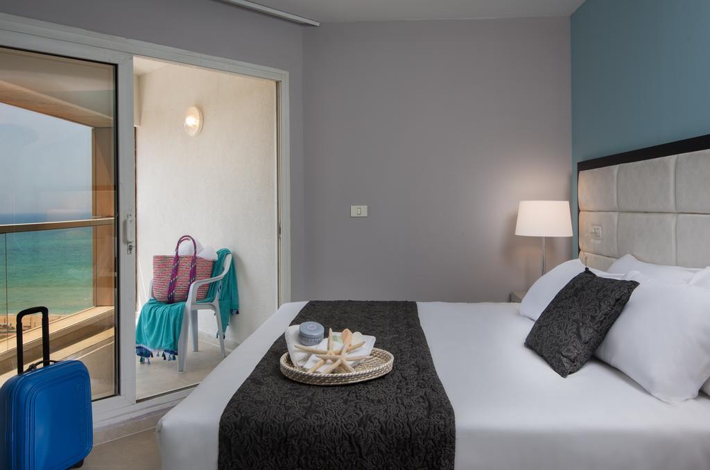 Arena Hotel By The Beach Bat Yam Esterno foto