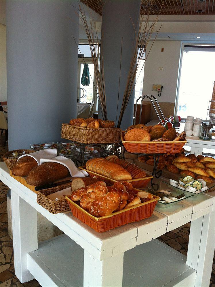 Arena Hotel By The Beach Bat Yam Esterno foto