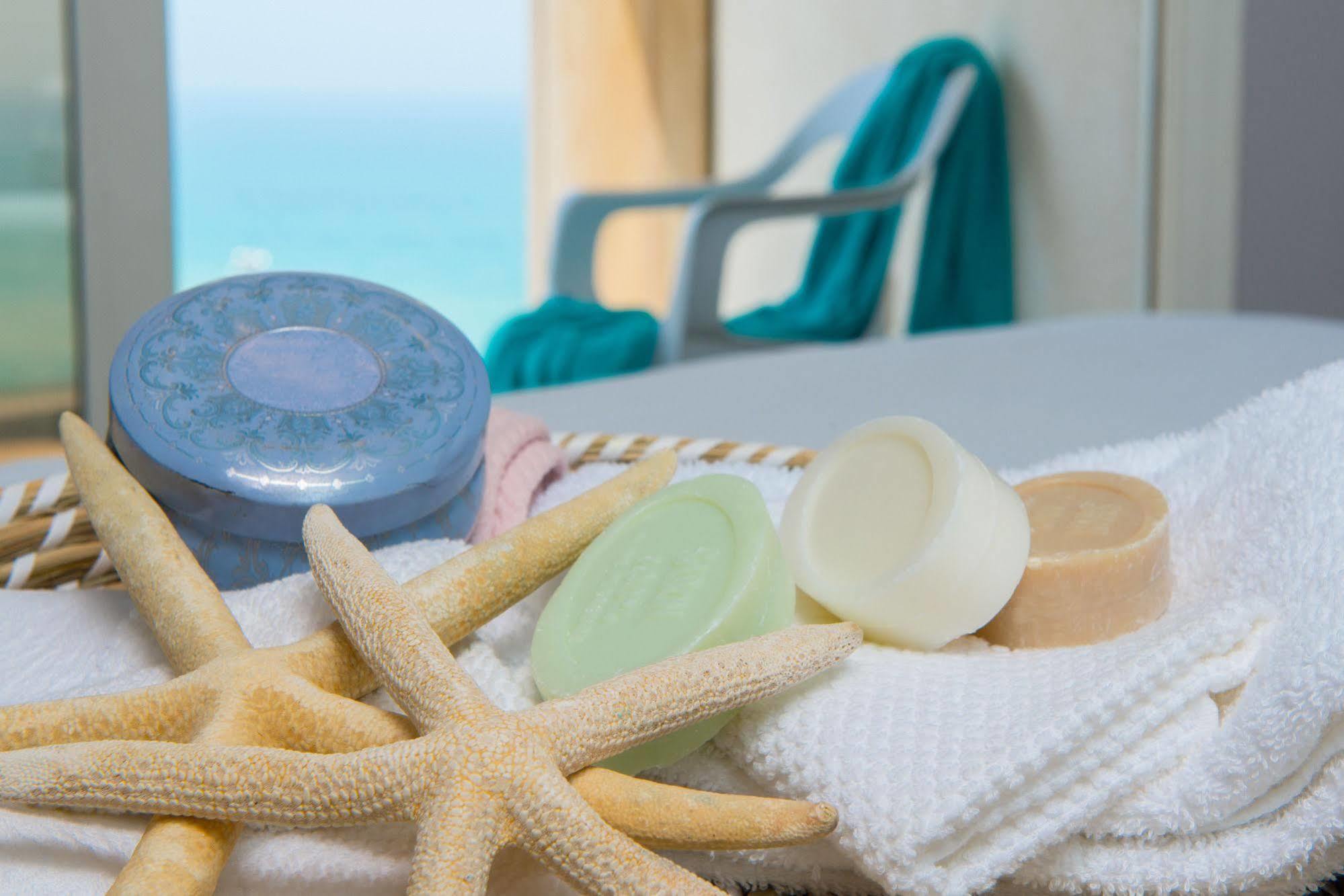 Arena Hotel By The Beach Bat Yam Esterno foto