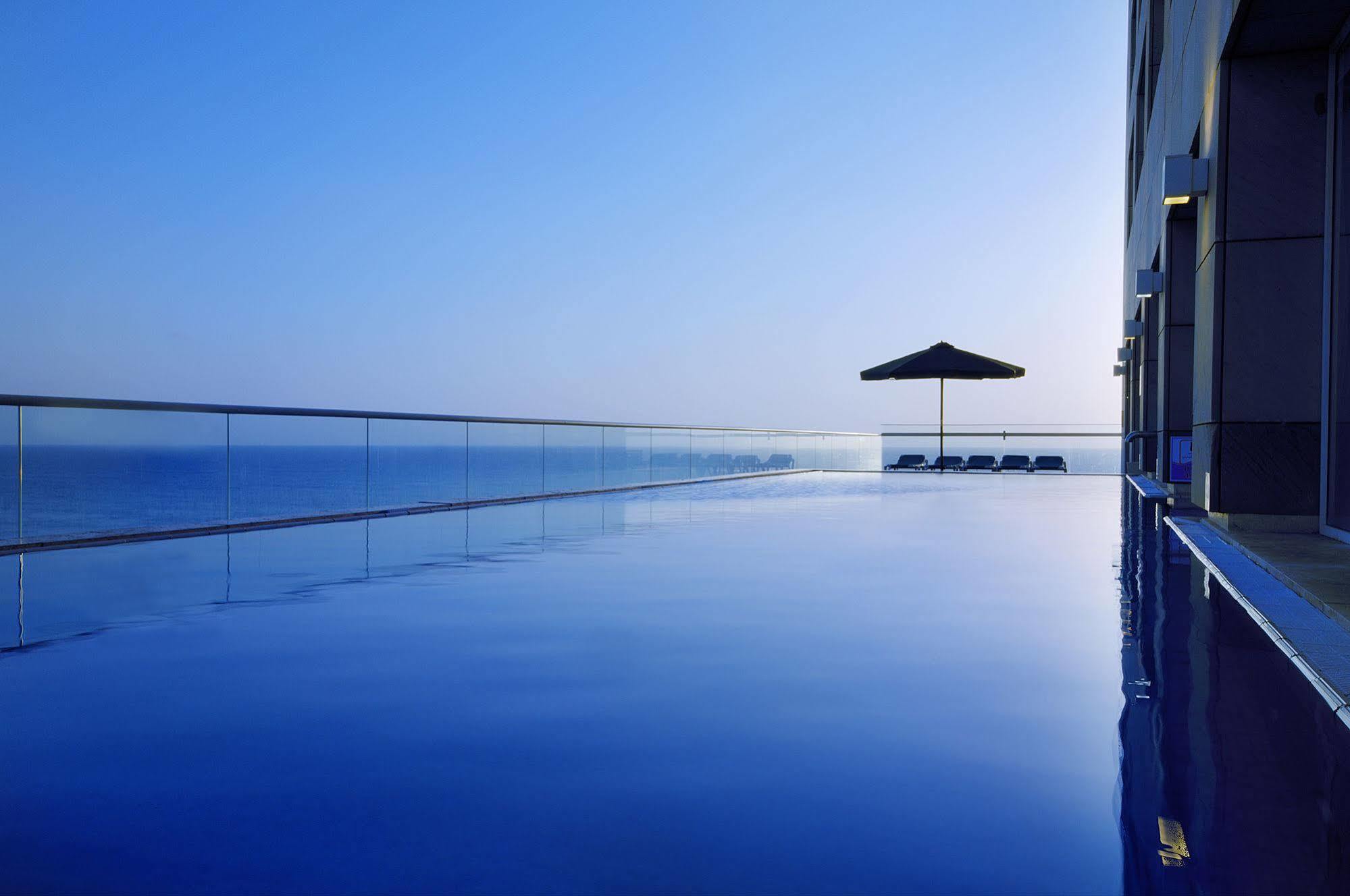 Arena Hotel By The Beach Bat Yam Esterno foto