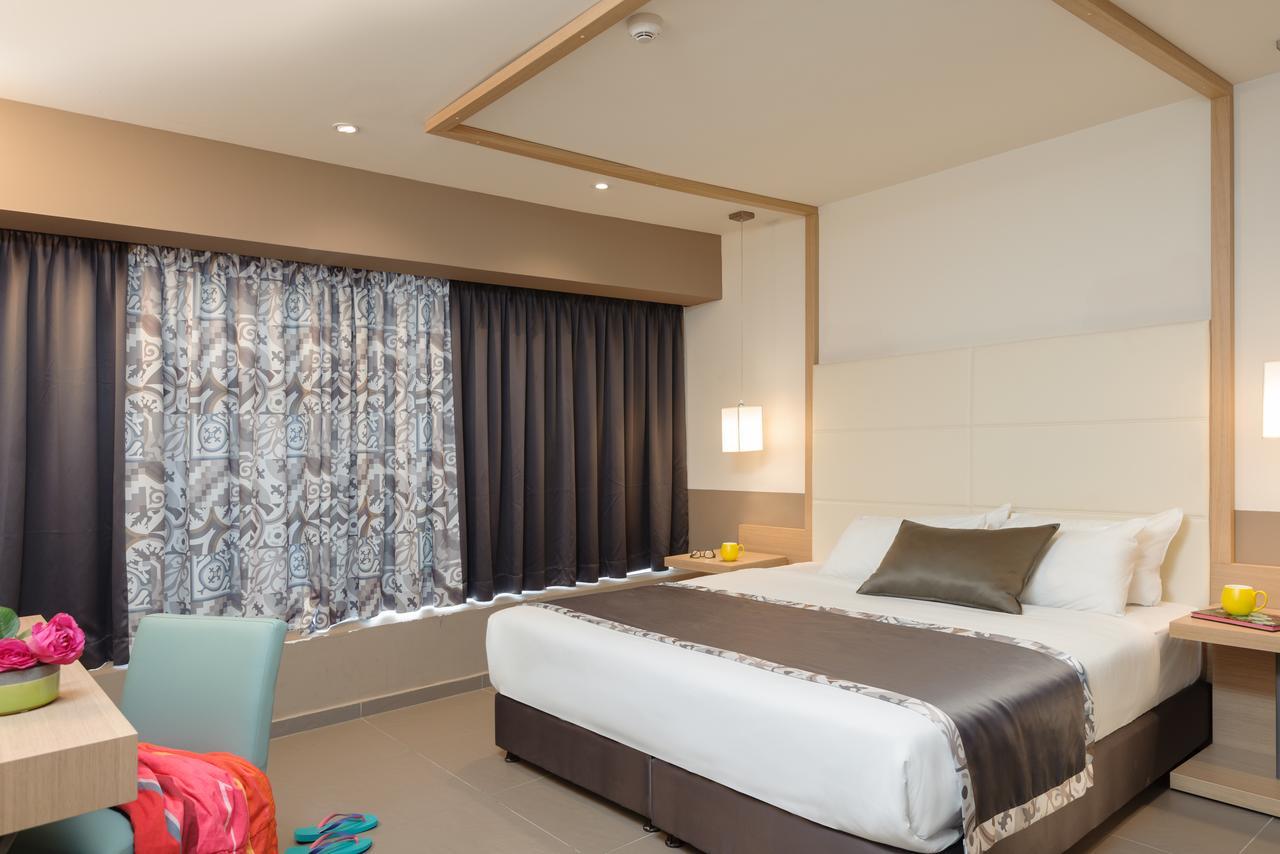 Arena Hotel By The Beach Bat Yam Esterno foto