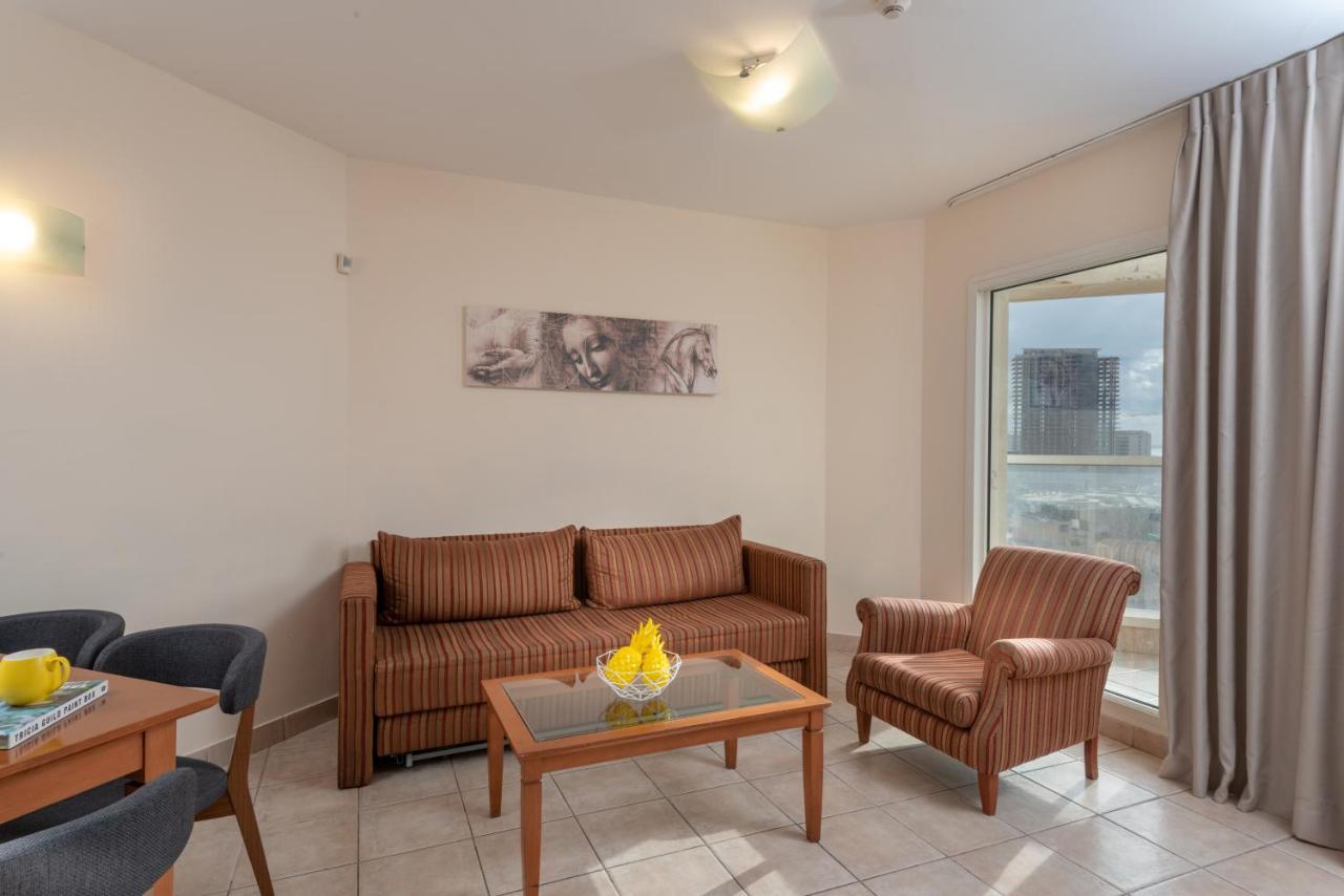 Arena Hotel By The Beach Bat Yam Esterno foto