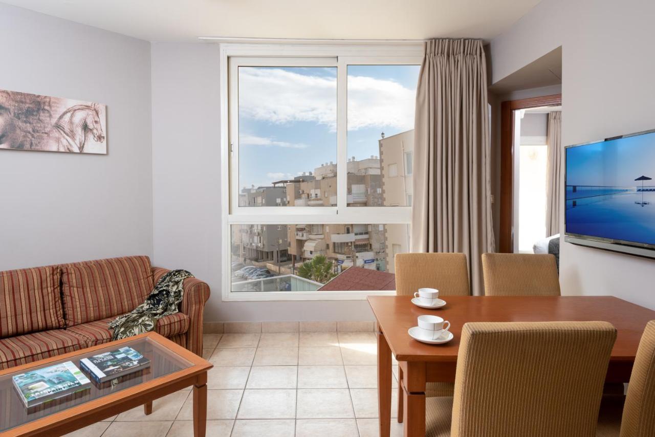Arena Hotel By The Beach Bat Yam Esterno foto