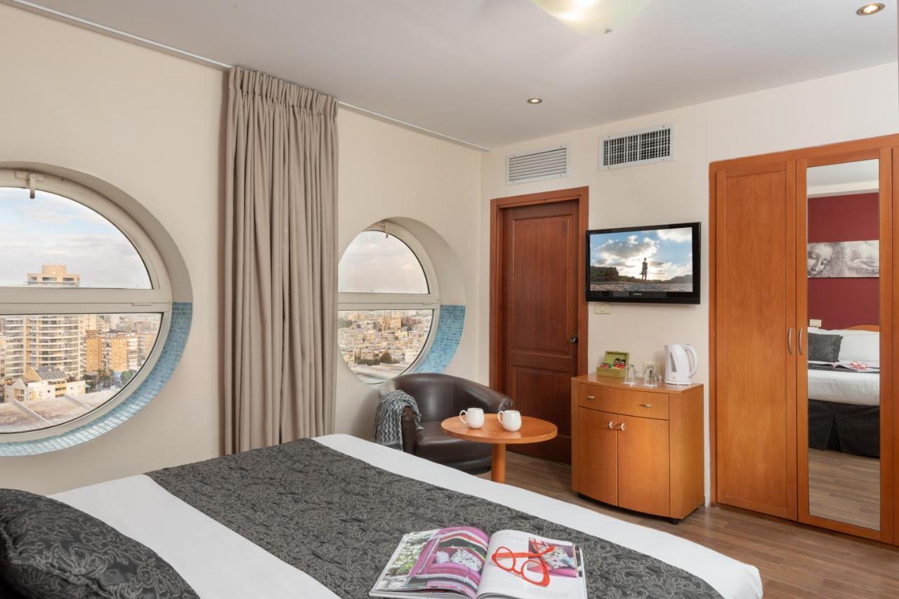 Arena Hotel By The Beach Bat Yam Esterno foto