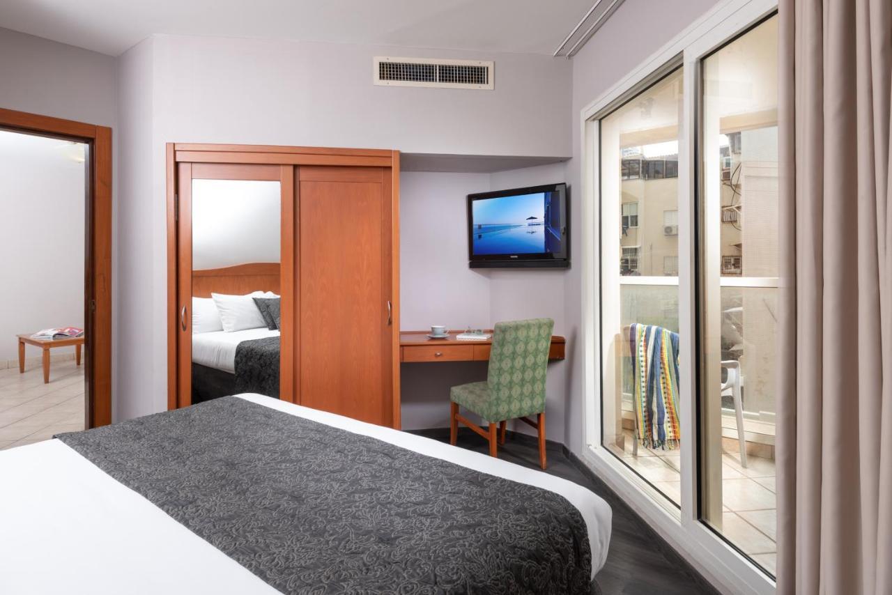Arena Hotel By The Beach Bat Yam Esterno foto