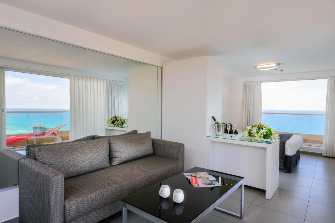 Arena Hotel By The Beach Bat Yam Esterno foto
