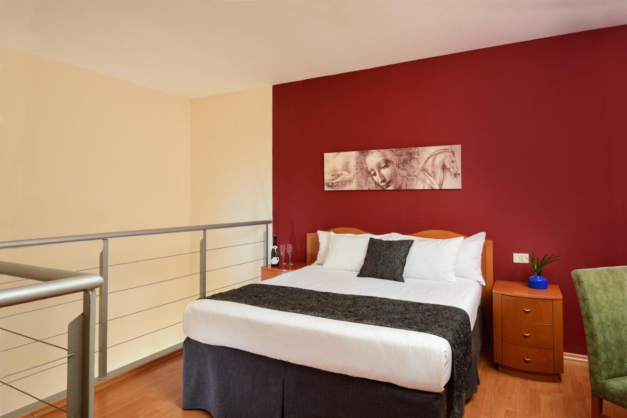 Arena Hotel By The Beach Bat Yam Esterno foto